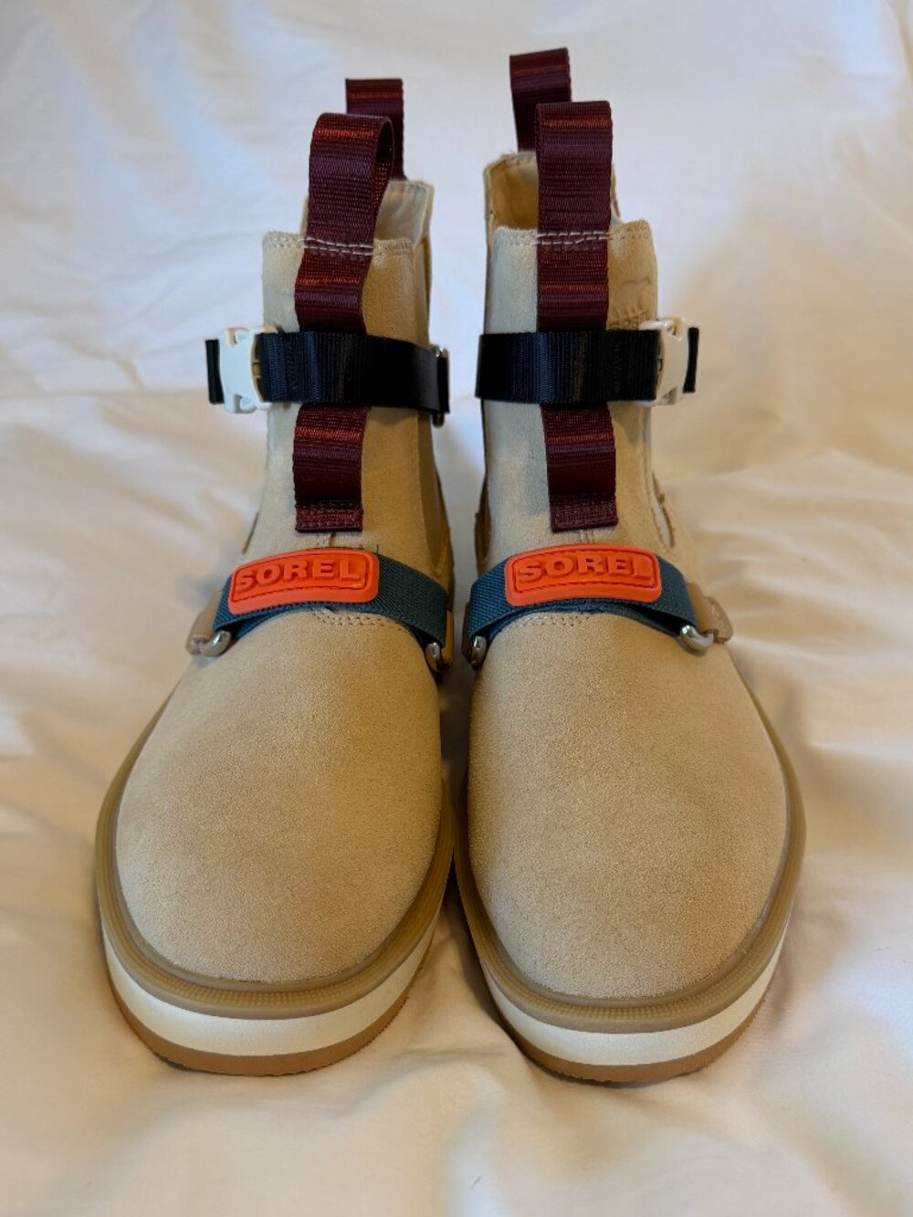 NEW WITH TAGS Sorel Hi-Line EQ Chelsea Beige with Orange & Burgundy Accents 10.5